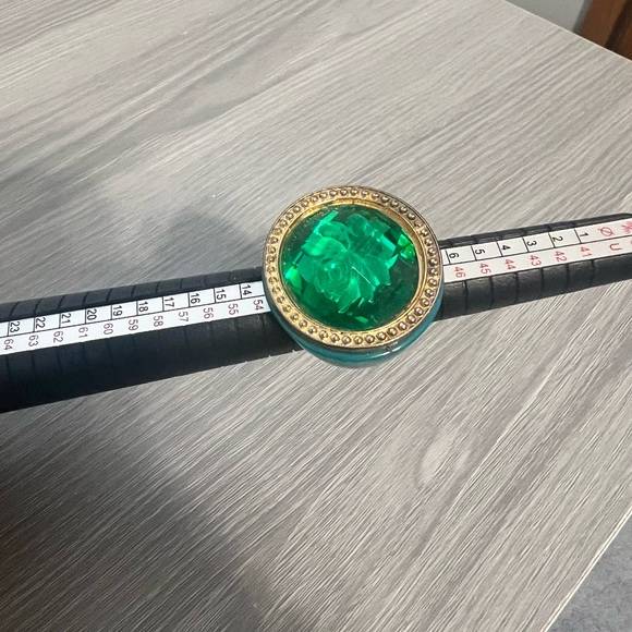 Vintage Lucite Ring w/ flower hologram, Size 5.5 - Picture 6 of 6